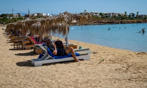 Plaja Paros FOTO Shutterstock jpg