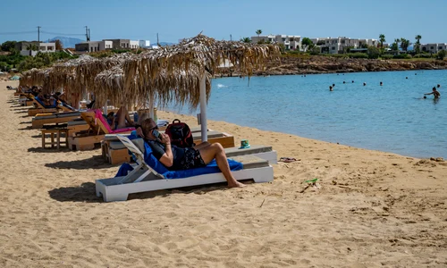 Plaja Paros FOTO Shutterstock jpg