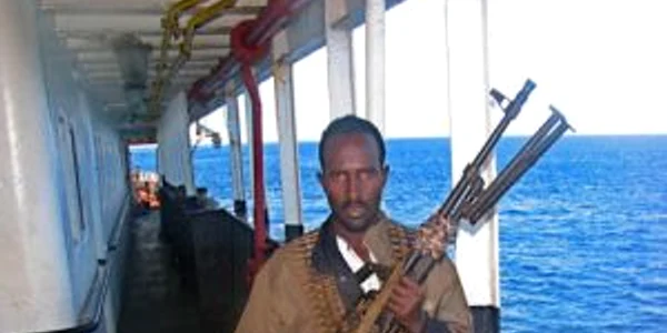Nava eliberată de piraţi se îndreaptă spre portul Djibouti, cu români la bord