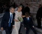 Chrysi Vardinogianni e condusă de tatăl ei în biserică