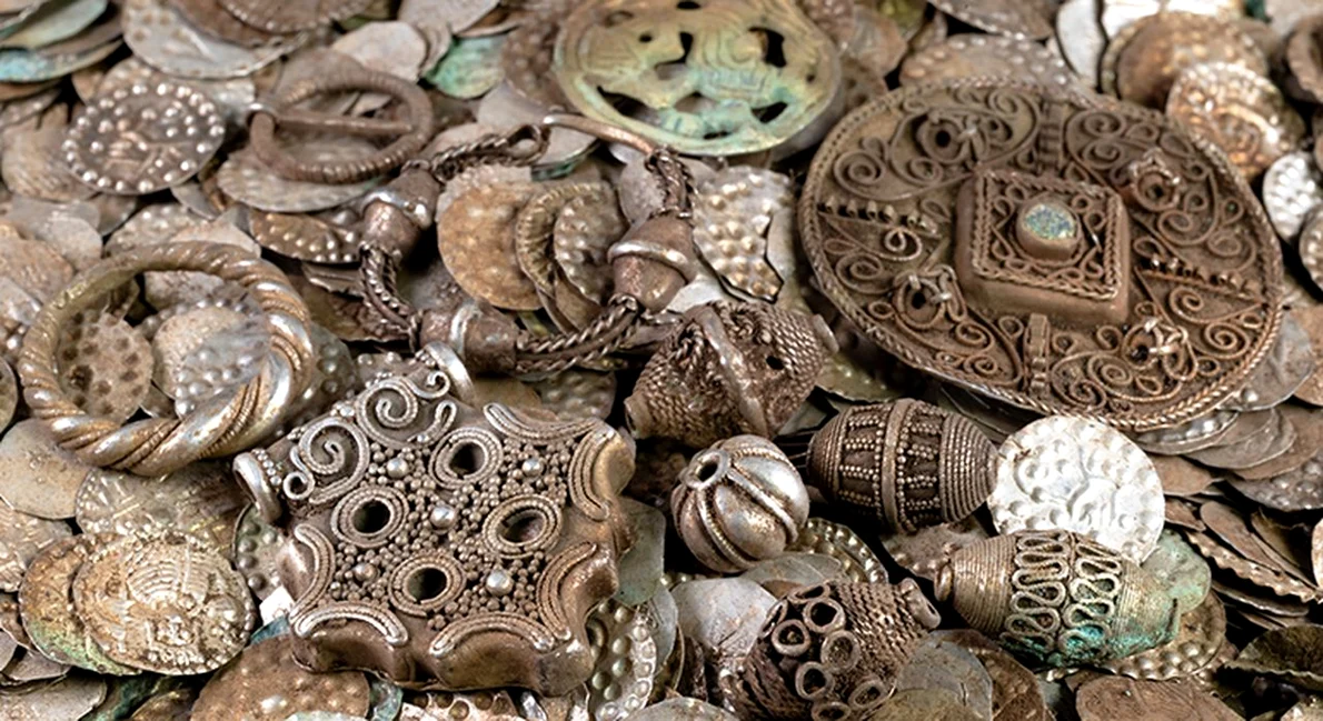 Un tezaur format din 20.000 de monede, descoperit în Suedia (© Länsstyrelsen Stockholm)