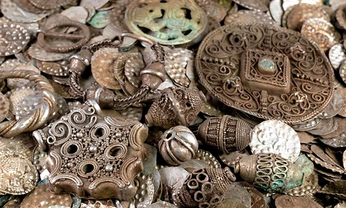 Un tezaur format din 20.000 de monede, descoperit în Suedia (© Länsstyrelsen Stockholm)