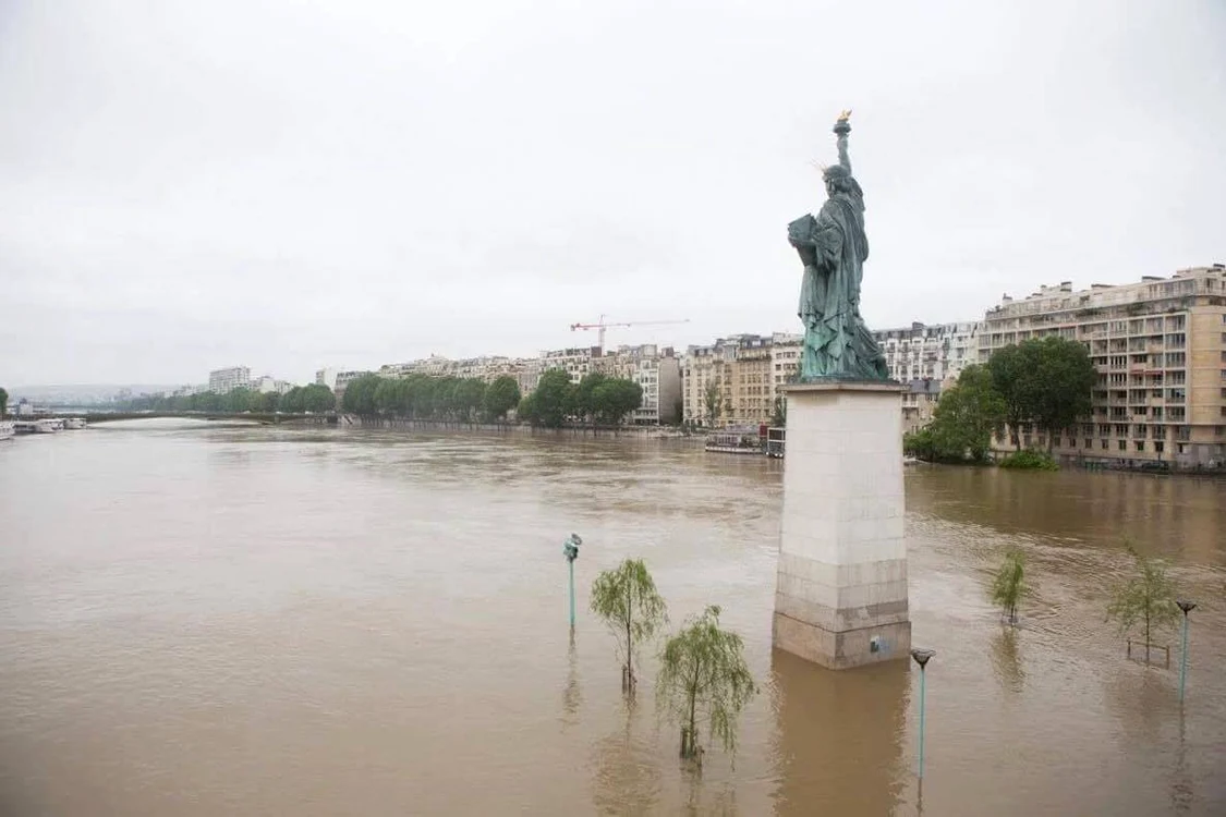 
    Parisul este grav afectat de inundații  