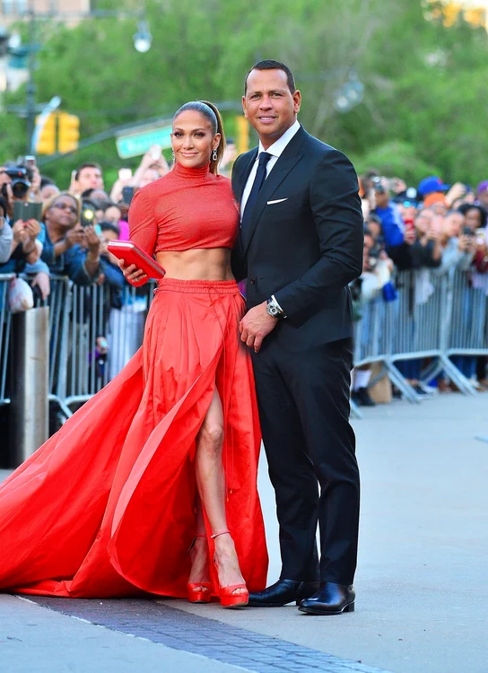 Alex Rodriguez a cerut-o de soție pe Jennifer Lopez pe o plajă în Bahamas