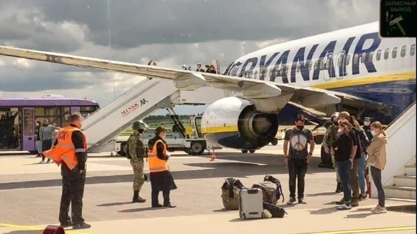 Dezbatere Historia: Avionul deturnat şi răspunsul Occidentului Se putea mai mult? VIDEO jpeg