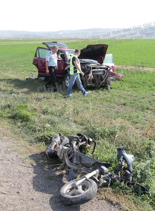 Motoscuteristul a murit în urma impactului cu automobilul ISU. (Foto: Cezar Pădurariu)