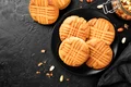 Biscuiti cu unt de arahide  Sursa fotoshutterstock 1707014170 jpg