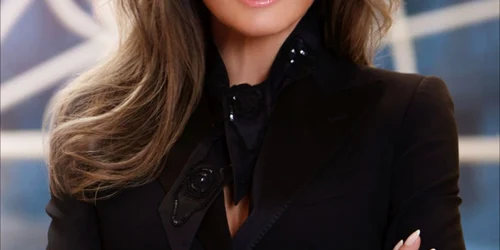 Prima Doamna Melania Trump pozează pentru portretul ei oficial la reşedinţa de la Casa Albă în Washington DC Statele Unite FOTO Guliver / The White House via Getty Images