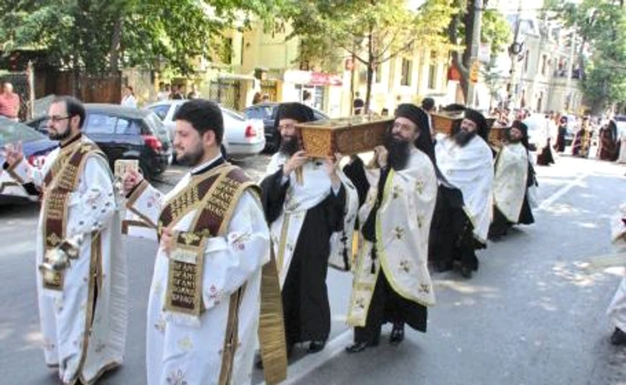 
    Moaştele vor fi purtate în procesiune în oraşul Mangalia  