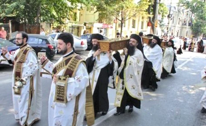 
    Moaştele vor fi purtate în procesiune în oraşul Mangalia  