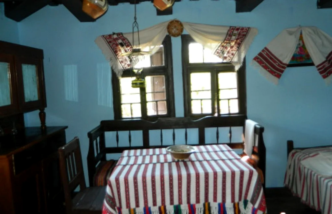 Interiorul caselor era decorat cu ştergare ţesute la război şi colorate cu ajutorul plantelor FOTO Adevărul