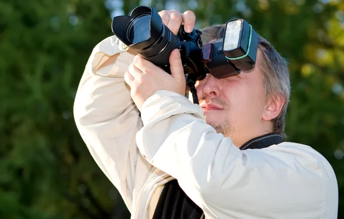 
    Unii fotografi sunt specializati pe peisaje, altii pe portrete, alţii pe fotografii de nuntă  