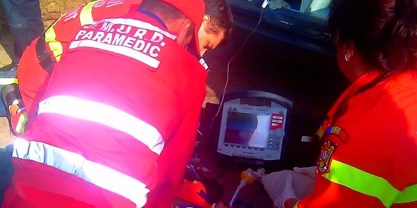 paramedicii smurd intervin la accidentul de pe dn19e foto generic isu crisana jpg