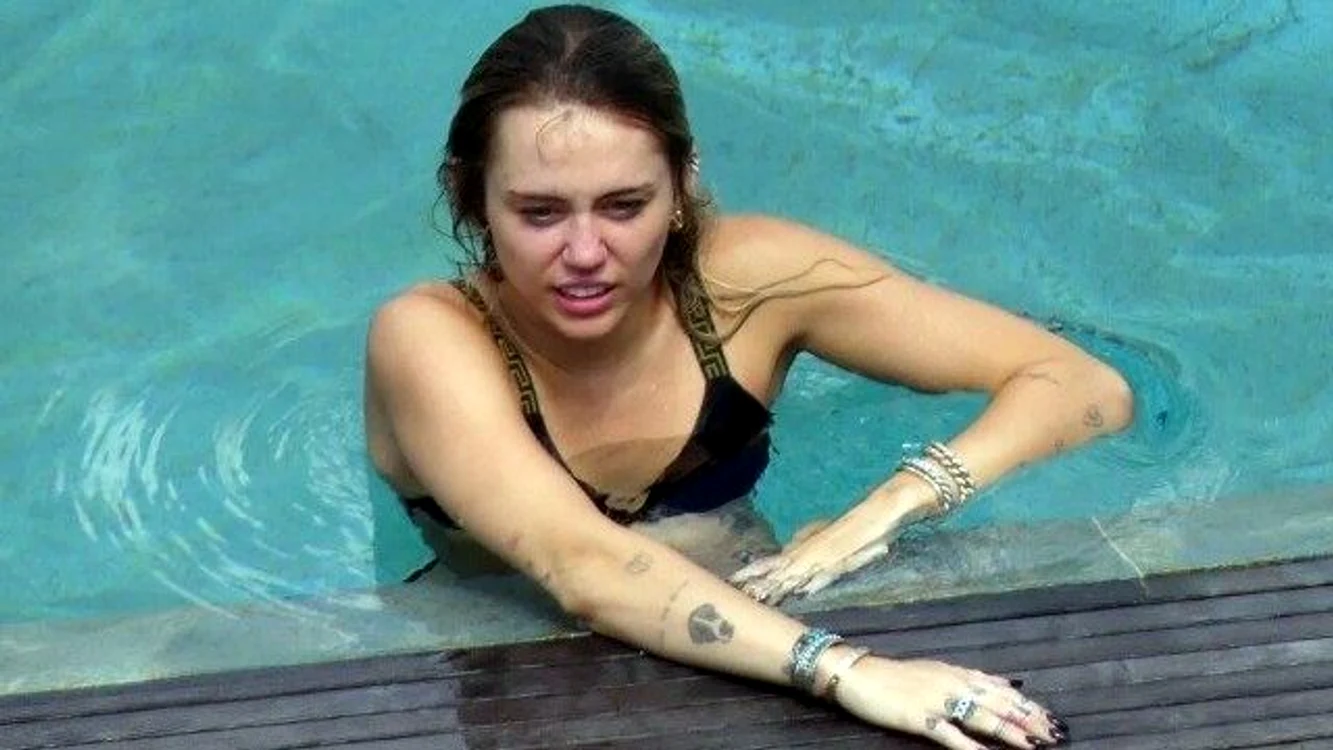 
    Miley Cyrus a şocat o lume întreaga atunci când a lansat videoclipul melodiei 