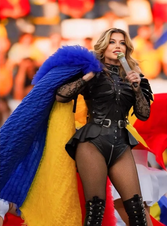 Loredana a făcut show ca starurile americane la Superbowl. FOTO: Instagram