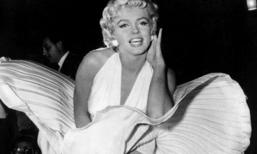 Un Glob de Aur primit de Marilyn Monroe, vândut pentru o sumă record jpeg