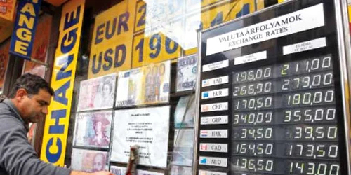 Aprecierea excesivă a monedei naţionale induce un sentiment fals de bunăstare în rândul populaţiei