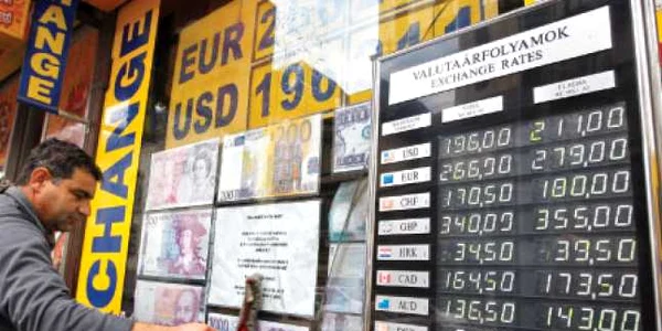 Aprecierea excesivă a monedei naţionale induce un sentiment fals de bunăstare în rândul populaţiei