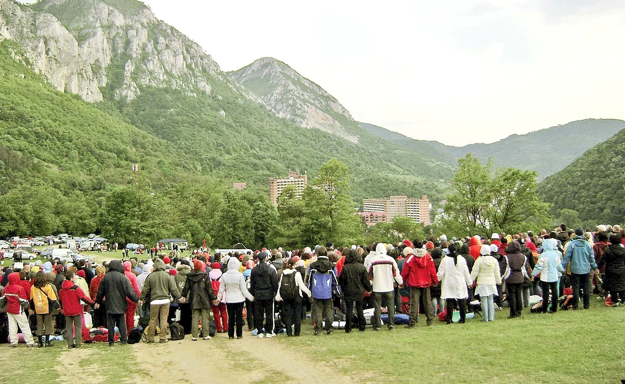 
    Faimoasa întâlnire de la  Herculane a practicanţilor  de yoga ar putea fi anulată  