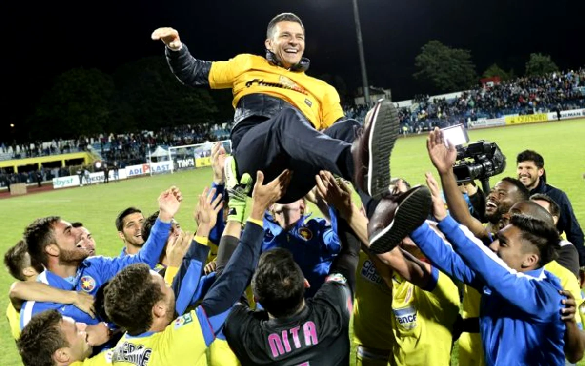 Şi Costel Gâlcă a fost sărbătorit de fotbalişti, dar la finalul sezonului el va pleca de la Steaua