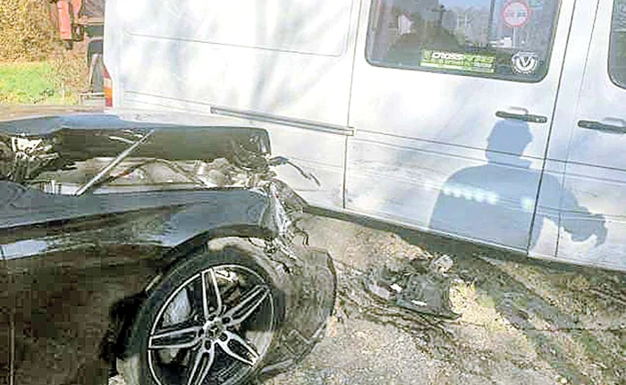 
    Şoferul autoutilitarei a fost vinovat de accident  