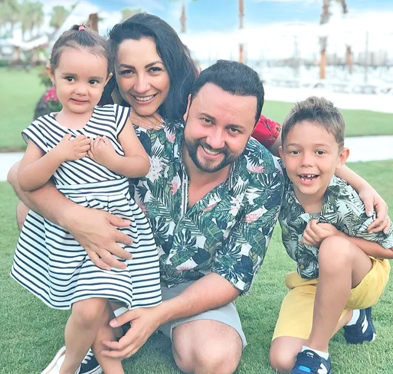 
    Familia Măruță:  Eva, Andra,  Cătălin și David   