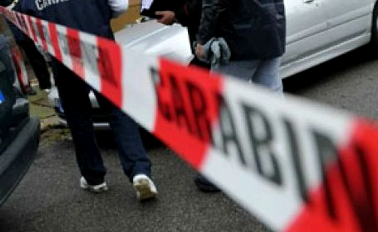 
    De la primele investigaţii, anchetatorii au stabilit că este vorba de o sinucidere  