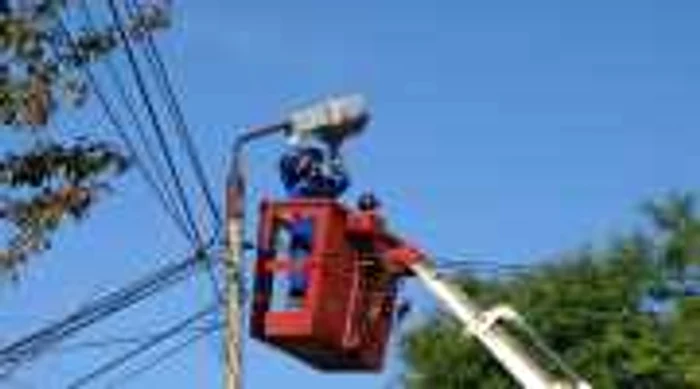 Echipele de la Electrica au intervenit pentru remedierea situaţiei