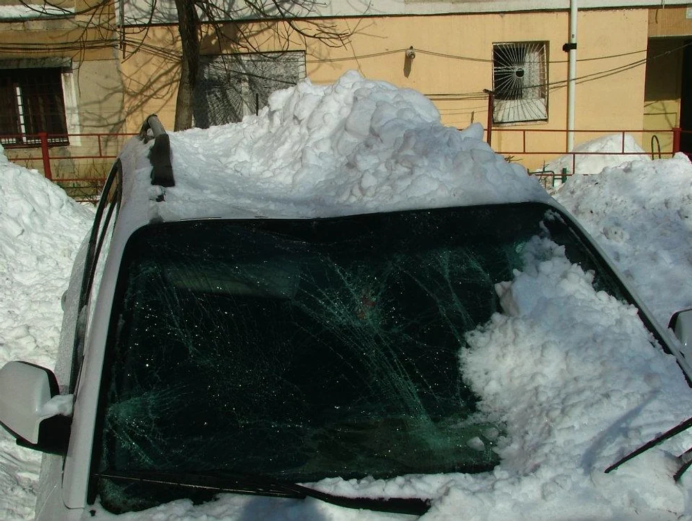 Parbrizul autoturismului s-a spart