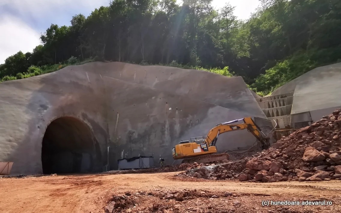 tunelurile feroviare de pe valea muresului in judetul hunedoara foto daniel guta adevarul