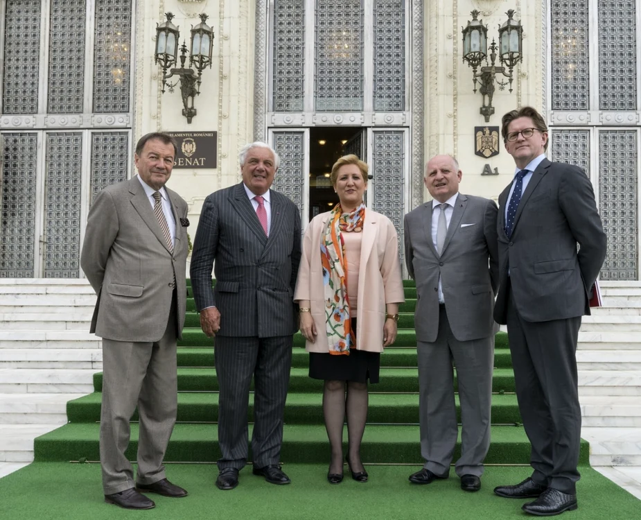 Freddy Neyts, reprezentant Europalia International, contele Jacobs de Hagen, preşedintele ICR Liliana Ţuroiu, ambasadorul Belgiei la Bucureşti, E.S. Thomas Baekelandt, managerul general Europalia Koen Clement  FOTO: ICR