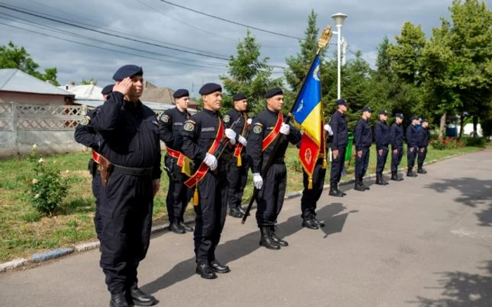 Cei şase elevi au depus jurământul la Călăraşi FOTO IJJ Călăraşi