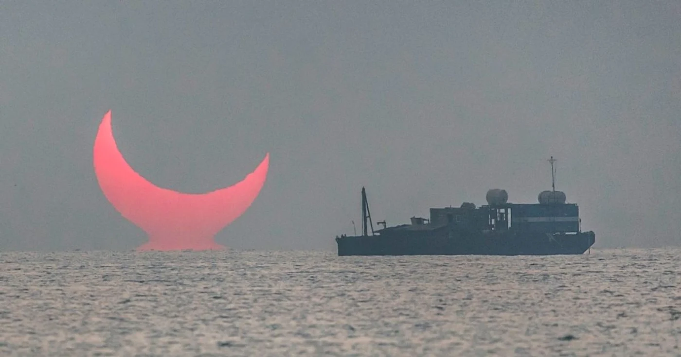 Eclipsa solara deasupra Golfului Persic FOTO Elais Chasiotic