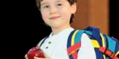 Aproape 5.000 de elevi vor primi câte un măr pe zi