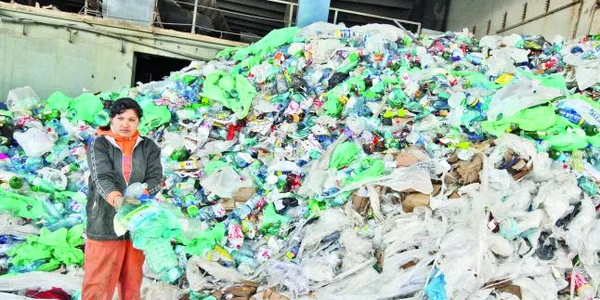 Două bidoane de cinci litri nu valorează nici cât o pâine