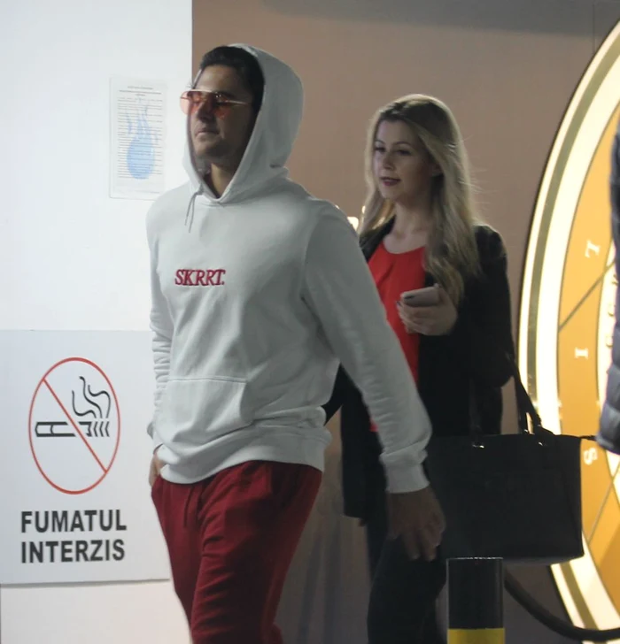 Mario Fresh şi tânăra blondă au plecat râzând de la mallfoto: Blitz!