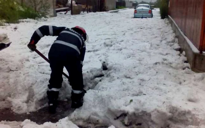 Grindina a căzut într-un strat consistent la Câmpina FOTO ISU Prahova