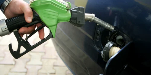 Benzina din rezervorul maşinii unui ieşean le-a făcut cu ochiul hoţilor (Foto arhivă)