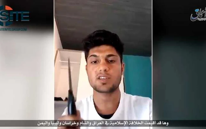 Muhammad Riyad, atacatorul din Bavaria, surprins în înregistrarea video în care Statul Islamic revendică atacul soldat cu patru răniţi FOTO Twitter @Rita_Katz