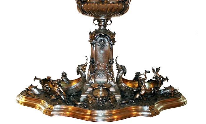 Jardinieră - piesă de orfevrărie, autor Paul Telge, Colecțiile Muzeului Militar Național „Regele Ferdinand I”