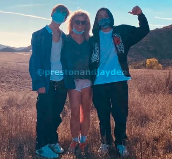 Britney a făcut recent poza cu cei doi fiiFoto: Instagram