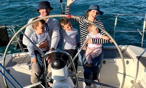 Eli Roman pe velier cu trei copii experienta in 5 pe mare (1) jpg