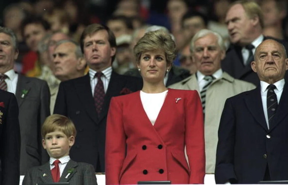 Diana alături de fiul său cel mic, Harry, la un eveniment care a avut loc în anul 1991 