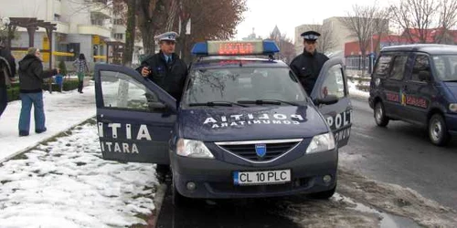 Poliţiştii locali vor putea opri maşini în trafic şi vor controla comerţul stradal
