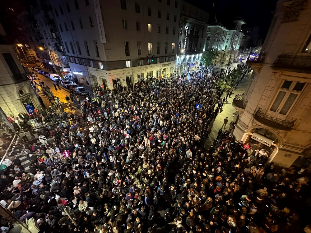 Susținătorii lui Nicușor Dan au ieșit, duminică-seara, în stradă FOTO: FB/Cătălin Urdoi