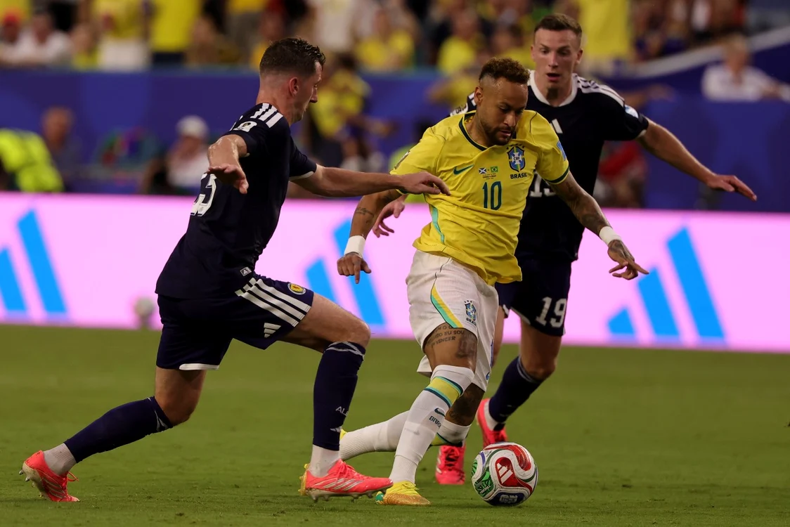 Neymar Jr a atins mingea de 24 de ori în cele 20 de minute jucate (Foto: EPAImages)