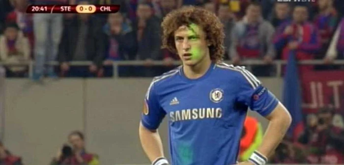 David Luiz a fost orbit de lasere FOTO dailymail.co.uk