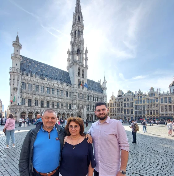 Anda, alături de soțul și fiul său, la Bruxelles FOTO Facebook Corneliu Bichineț