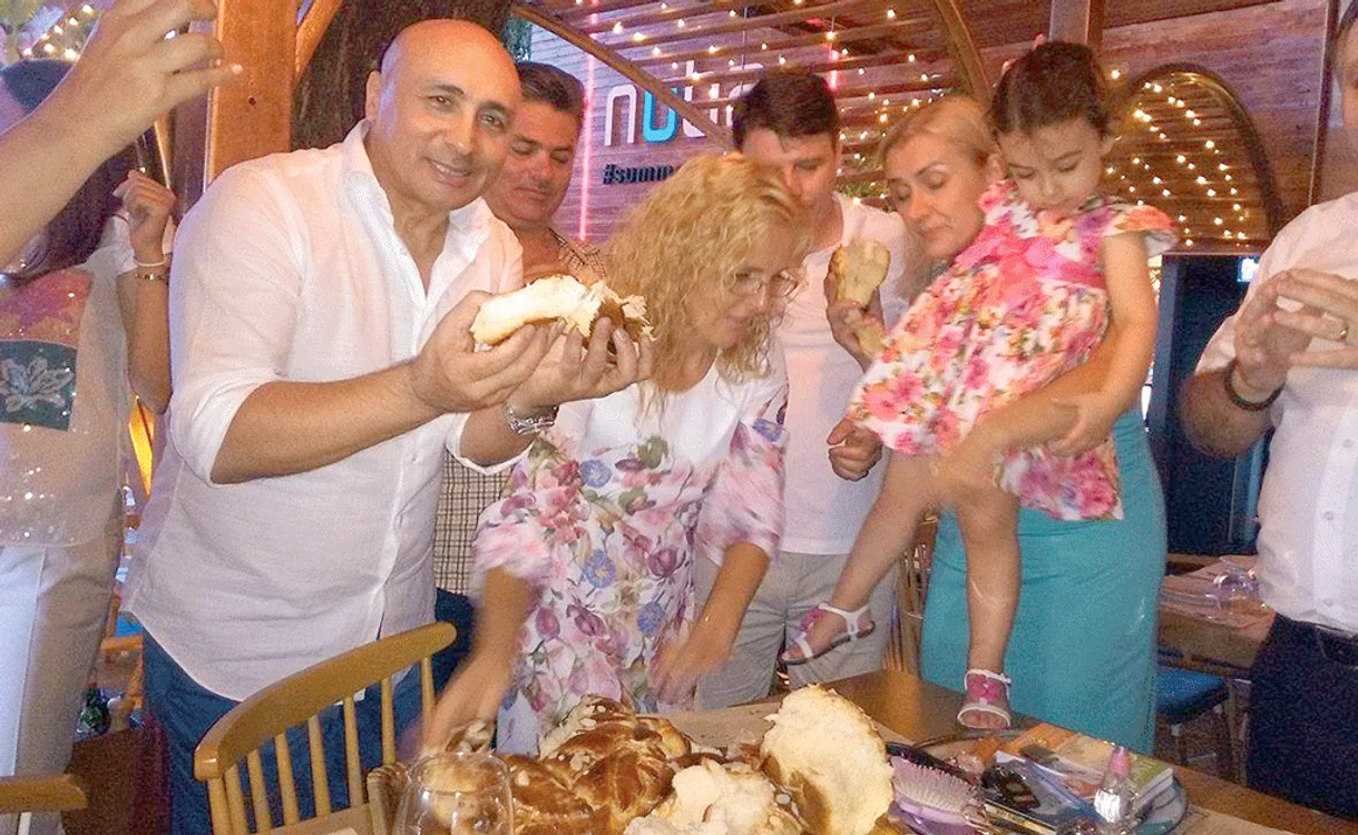 Marcel Pavel şi-a strâns rudele şi prietenii la cheful cu ştaif de joi
