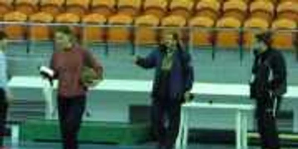 Jucatoarele Pro Volei primesc indicaţii şi gripă porcină de la antrenor